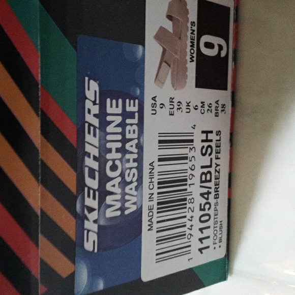 NWT Skechers Foamies - Picture 6 of 6